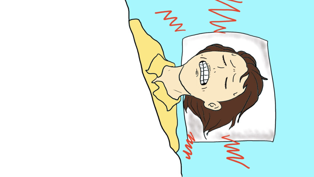 寝ながら歯を食いしばる女性
